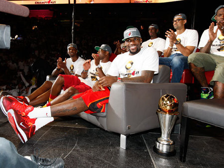 《体育画报》最新一期杂志中提到了总决赛后的