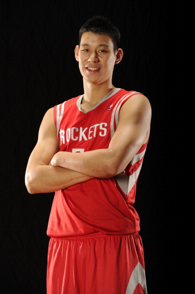 林书豪身着火箭球衣的定妆照