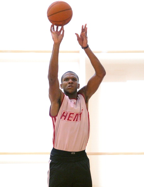 詹姆斯-琼斯上赛季打了51场比.