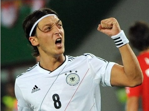 厄齐尔:不能理解小猪对国家队的批评