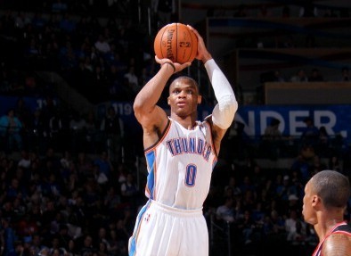 本场威少一扫上一场的阴霾,全场贡献32分6助攻