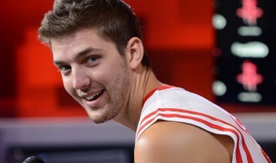 钱德勒-帕森斯将因肩伤缺席今晚比赛_虎扑NB