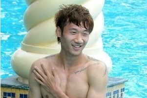 荣昊:做潮牌店老板比踢球累_虎扑中国足球新声