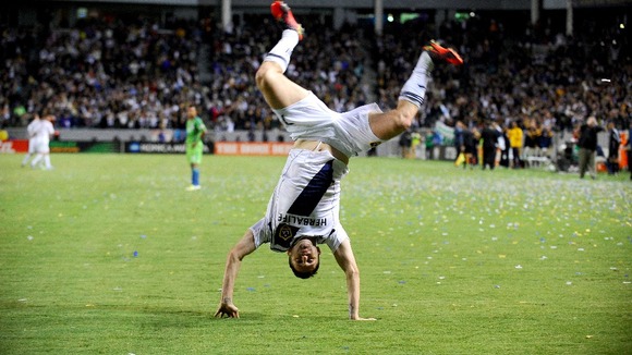 罗比基恩与洛杉矶银河队签下新合.