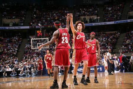 詹姆斯是否会重返骑士?瓦莱乔:有这个可能