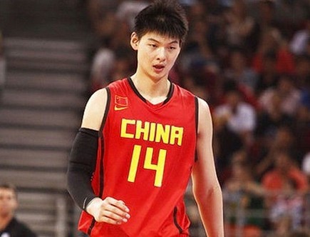 王哲林入选新一期男篮国家队_虎扑CBA新声