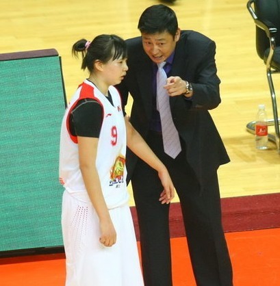 郑武赴西班牙留学:欧洲篮球更适合中国_虎扑C