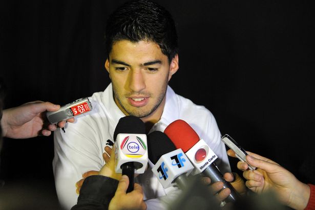 镜报:苏亚雷斯计划缩短假期与利物浦摊牌