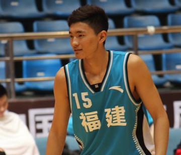 陈林坚,身高198公分,体重80公斤.