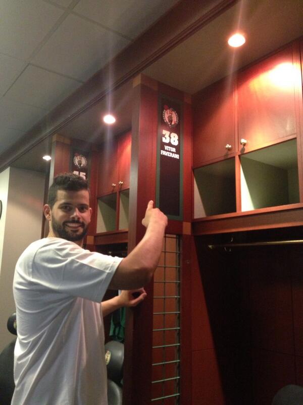 凯尔特人新员、来自巴西的中锋维.