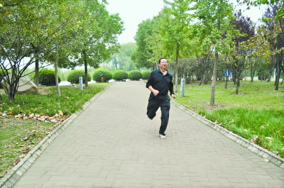 武汉跑步达人:身背心脏支架,每天跑7公里_虎扑