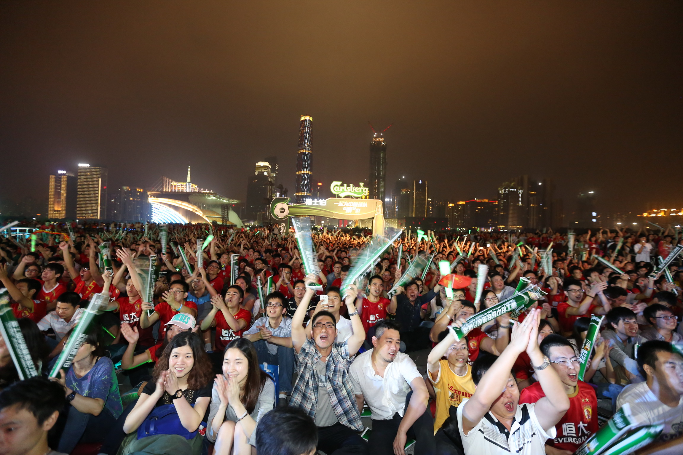 恒大登顶亚洲!嘉士伯邀千名球迷齐聚喝彩_虎扑