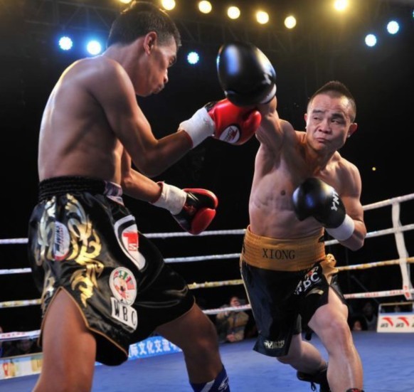  熊朝忠 5回合KO泰国拳手,家乡卫冕金腰带_虎扑