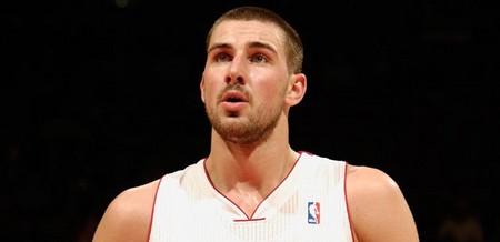 瓦兰丘纳斯无视加内特垃圾话:我不懂英语_虎扑