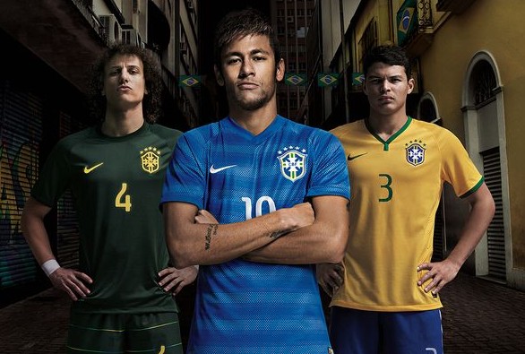 巴西队新客场球衣发布,蓝衫附横条纹