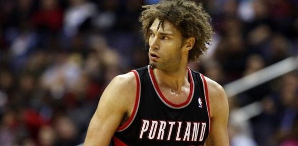 罗宾-洛佩斯11篮板刷新季后赛生涯纪录_虎扑N