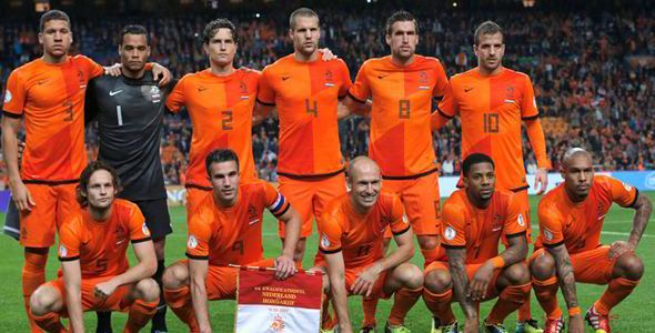 荷兰队30人名单:范佩西罗本领衔