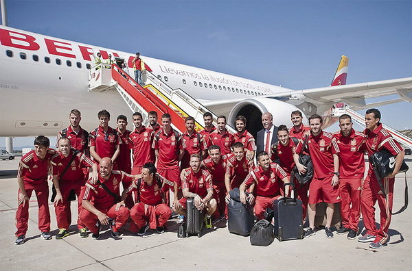 西班牙队抵达华盛顿备战世界杯