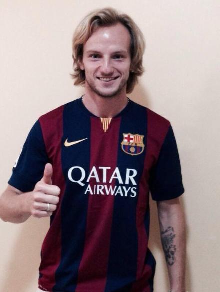 图片:新巴萨球员拉基蒂奇身穿下.