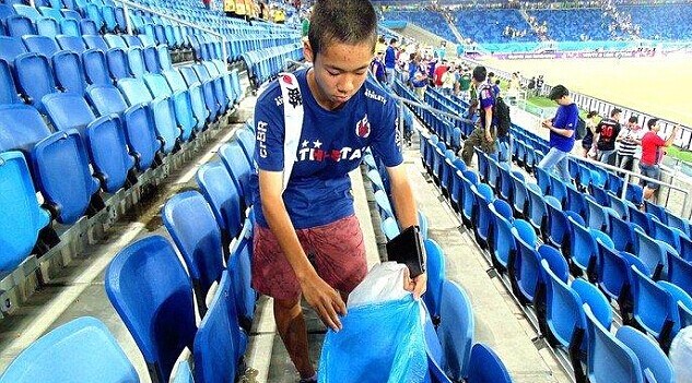 日本球迷再次捡垃圾,诧异为何会受关注