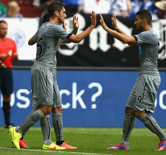 新援卡贝拉与雷韦埃在纽卡3-1.