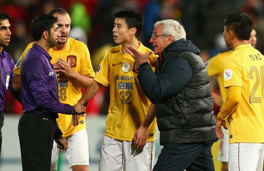 争议主裁有前科!曾使宫磊做出数钱手势_虎扑中