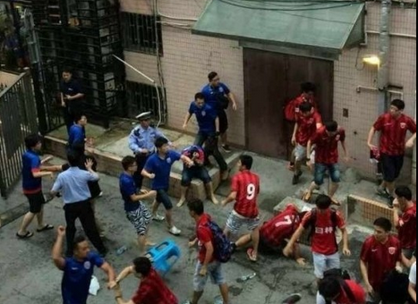 火爆十足!申花东亚球迷赛前上演全武行_虎扑中