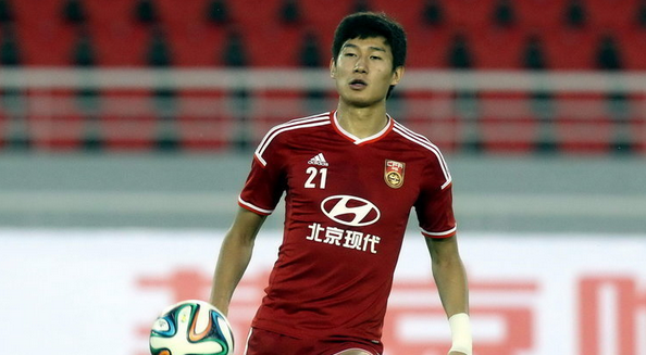 于海回应提啤酒箱赴国足报到:全是贵州特产_虎