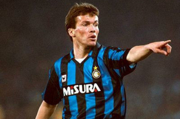 1990年,马特乌斯帮助德国队.
