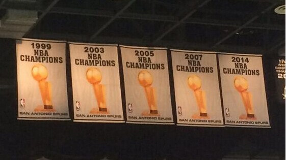 马刺升起2014年NBA总冠军旗帜_虎扑NBA新声