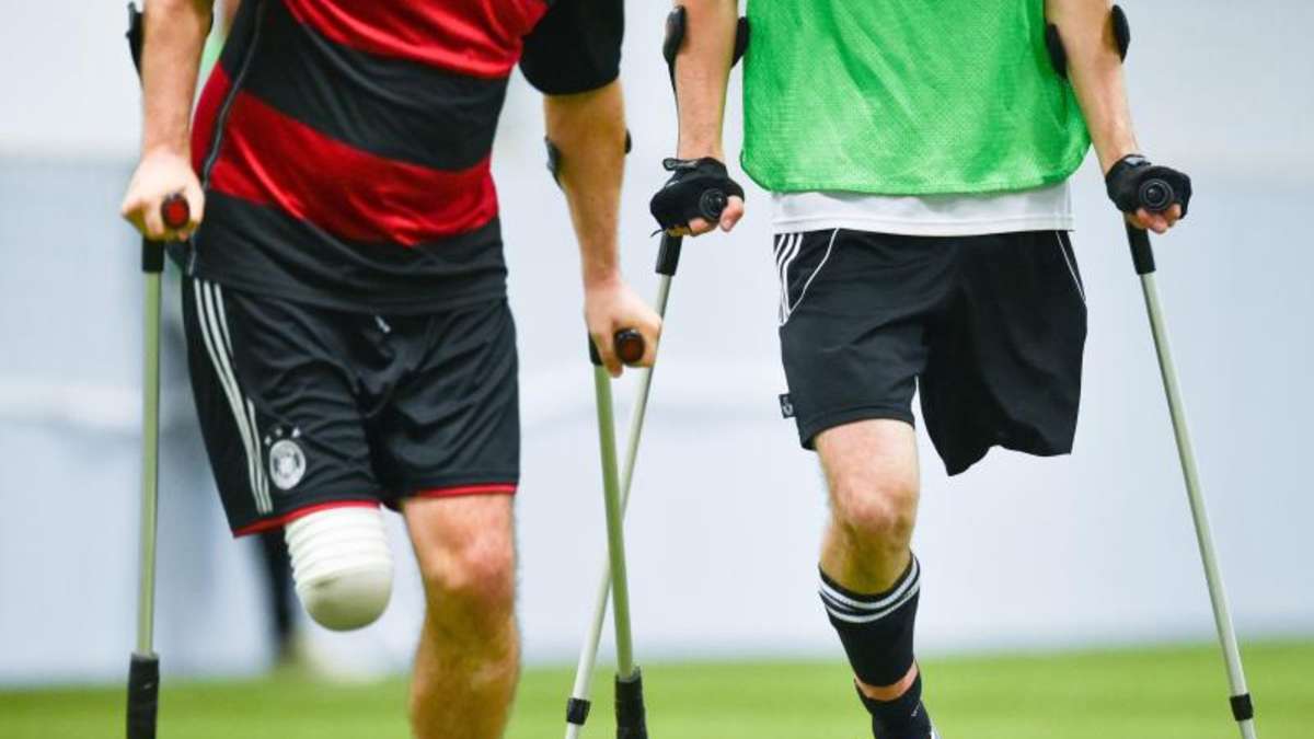 小猪筹措资金,为残疾人足球队圆梦世界杯