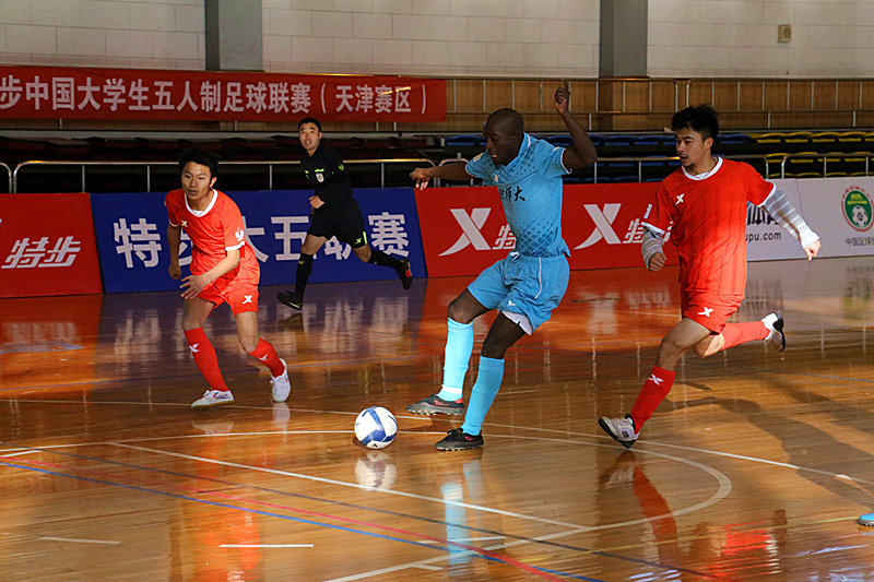 留学生双鬼拍门，天职师大6-1狂扫民航