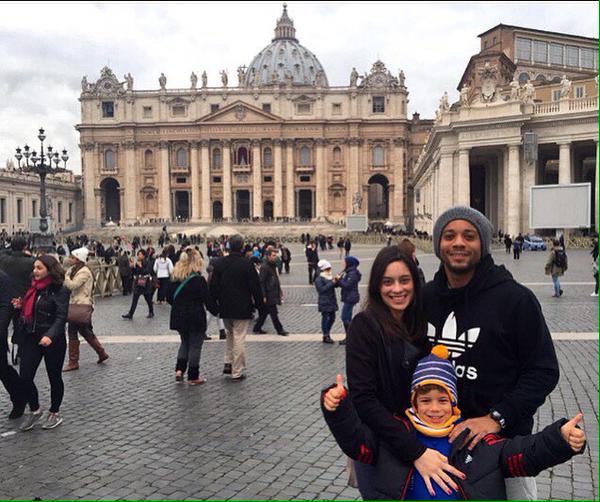 马塞洛与妻子以及儿子恩佐在罗马.