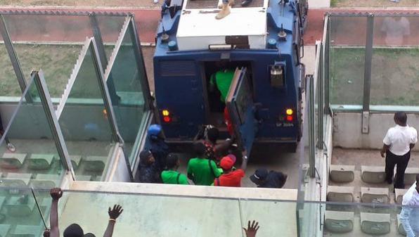 加纳球队非冠输球,为保安全坐装甲车离开_虎扑