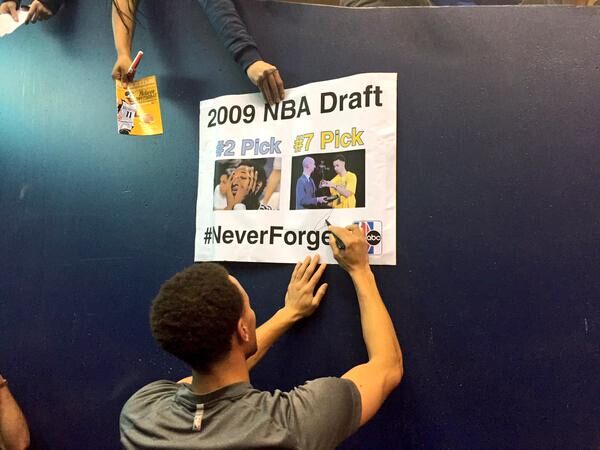 库里赛前在2009年选秀照片签名_虎扑NBA新声