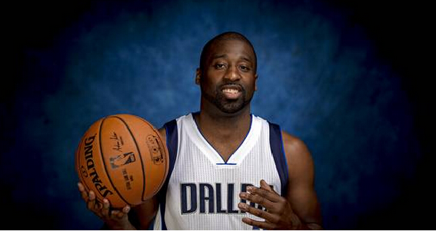 费尔顿通知小牛将执行球员选项_虎扑NBA新声