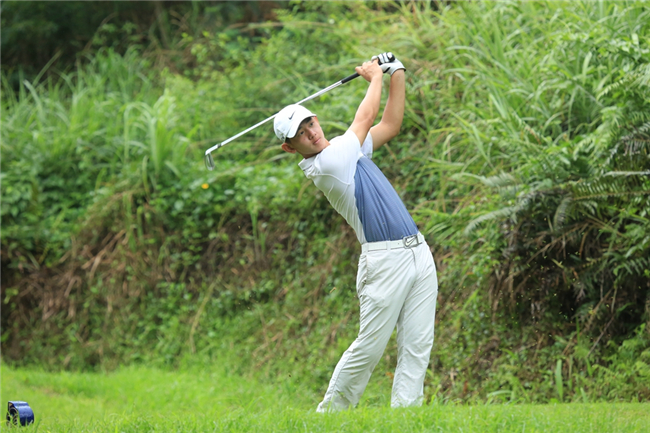 杰克-尼克劳斯青少年锦标赛雨中揭幕_虎扑综合