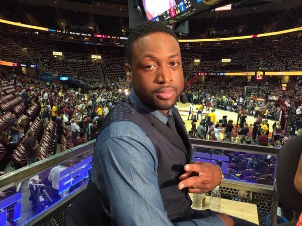 总决赛第三场开战在即,韦德到场_虎扑NBA新声