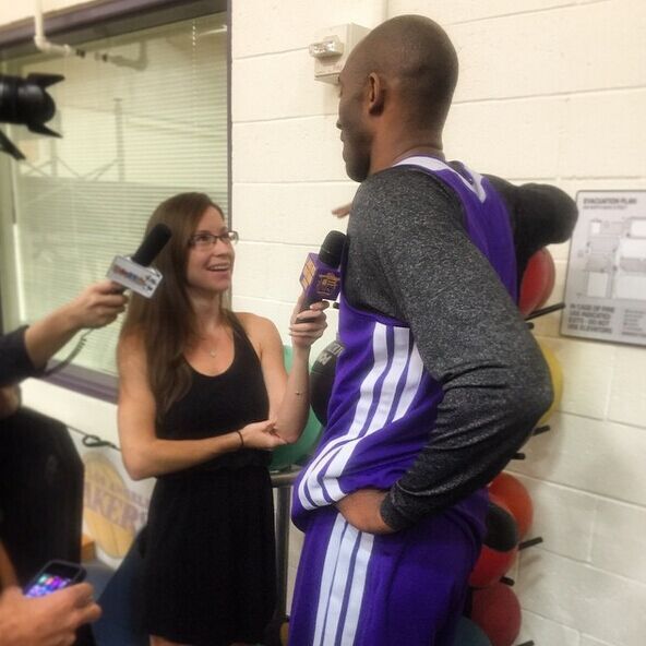 虎扑专访最美湖人女记者:要工作到凌晨四点_虎