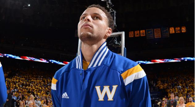 库里现身家乡NFL球队揭幕战现场