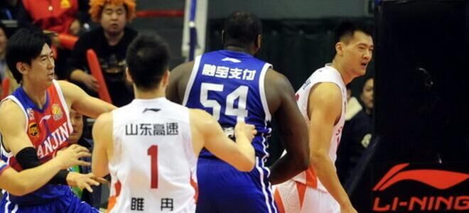 冲突!天津外援马克希尔追打吴轲_虎扑CBA新声