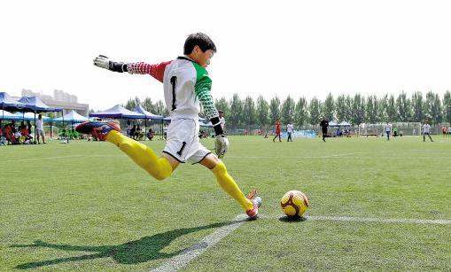 苏宁老总:落实足改,加强教育青训有效结合_虎扑中国足球新声