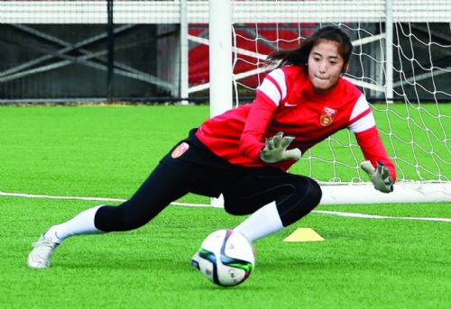 赵丽娜:教练赛后亲我一下，女足未稳拿第二_虎扑中国足球新声