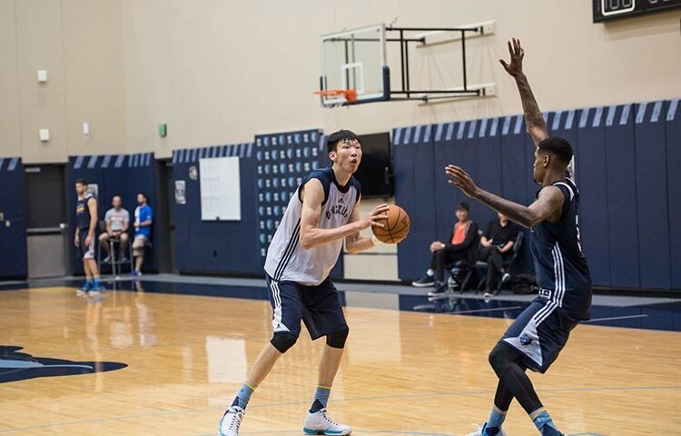 周琦联合训练营期间三分球投篮25投14中_虎扑