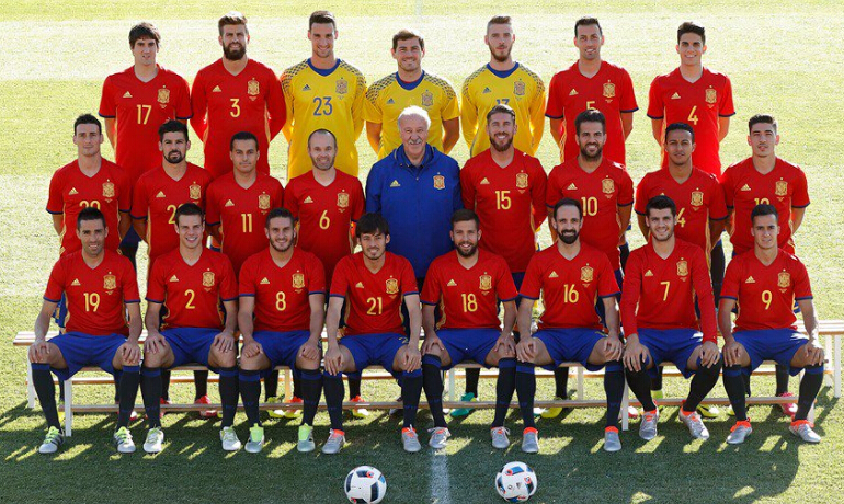 西班牙国家队发布欧洲杯全家福_虎扑国际足球