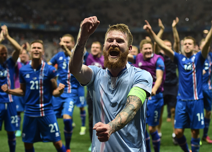 冰岛英雄们庆祝历史性胜利_虎扑其他新闻