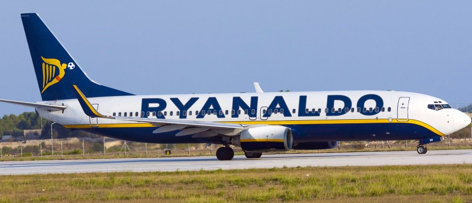 瑞安航空以C罗名字命名飞机宣传新航线_虎扑