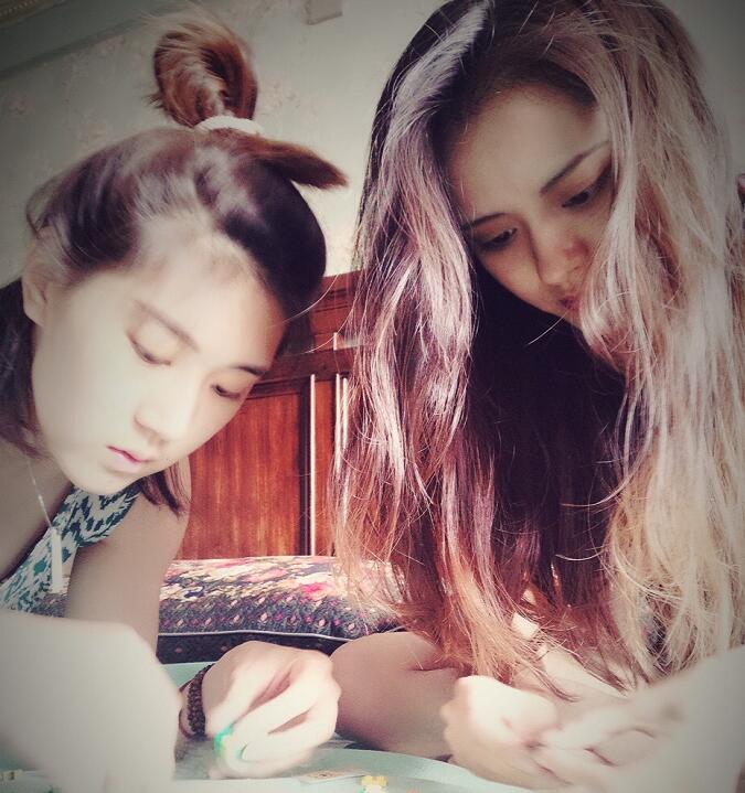 女篮中锋孙梦然与混血美女相约_虎扑CBA新闻