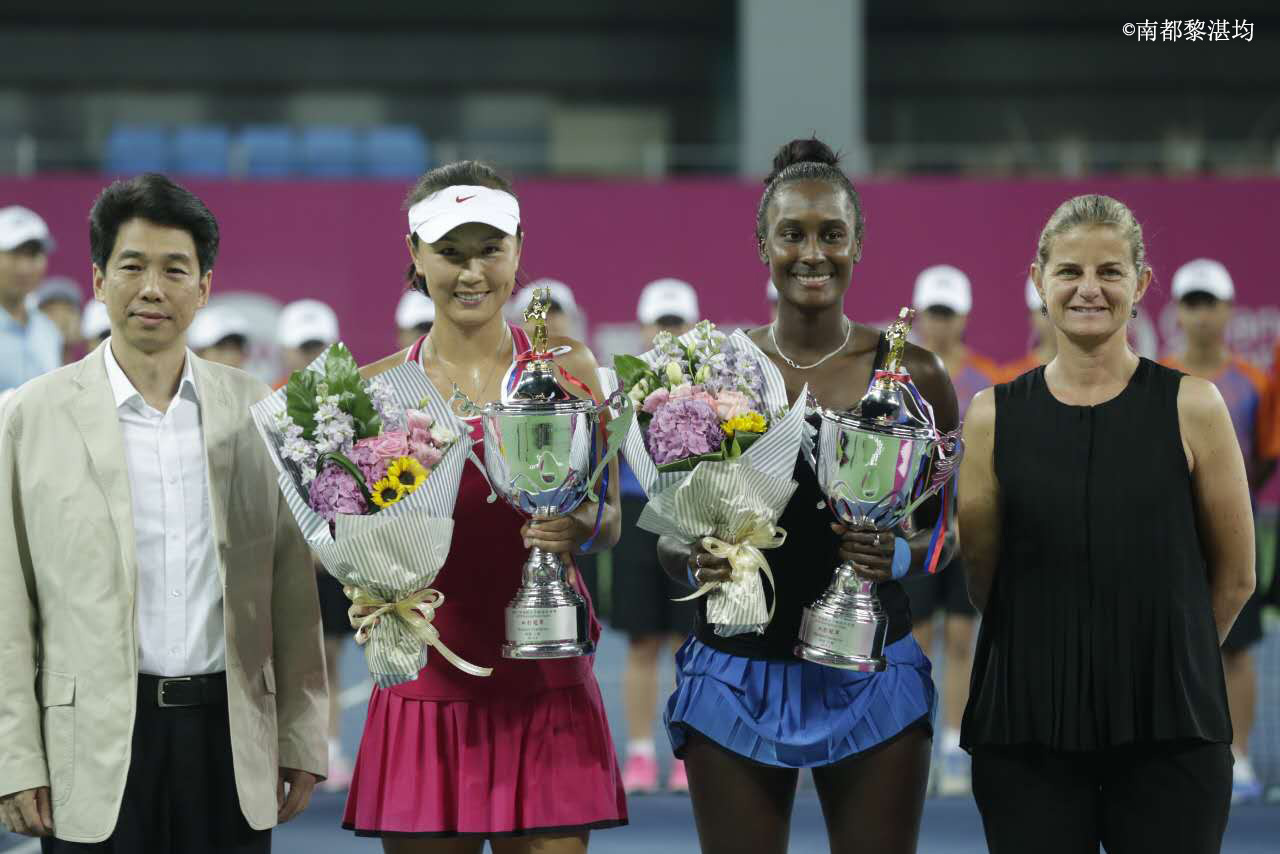 WTA巡回赛2025赛程__女单排名直播签表全掌握郑妩双在家乡盛典上首夺巡回赛胜利江网公开赛精彩纷呈!