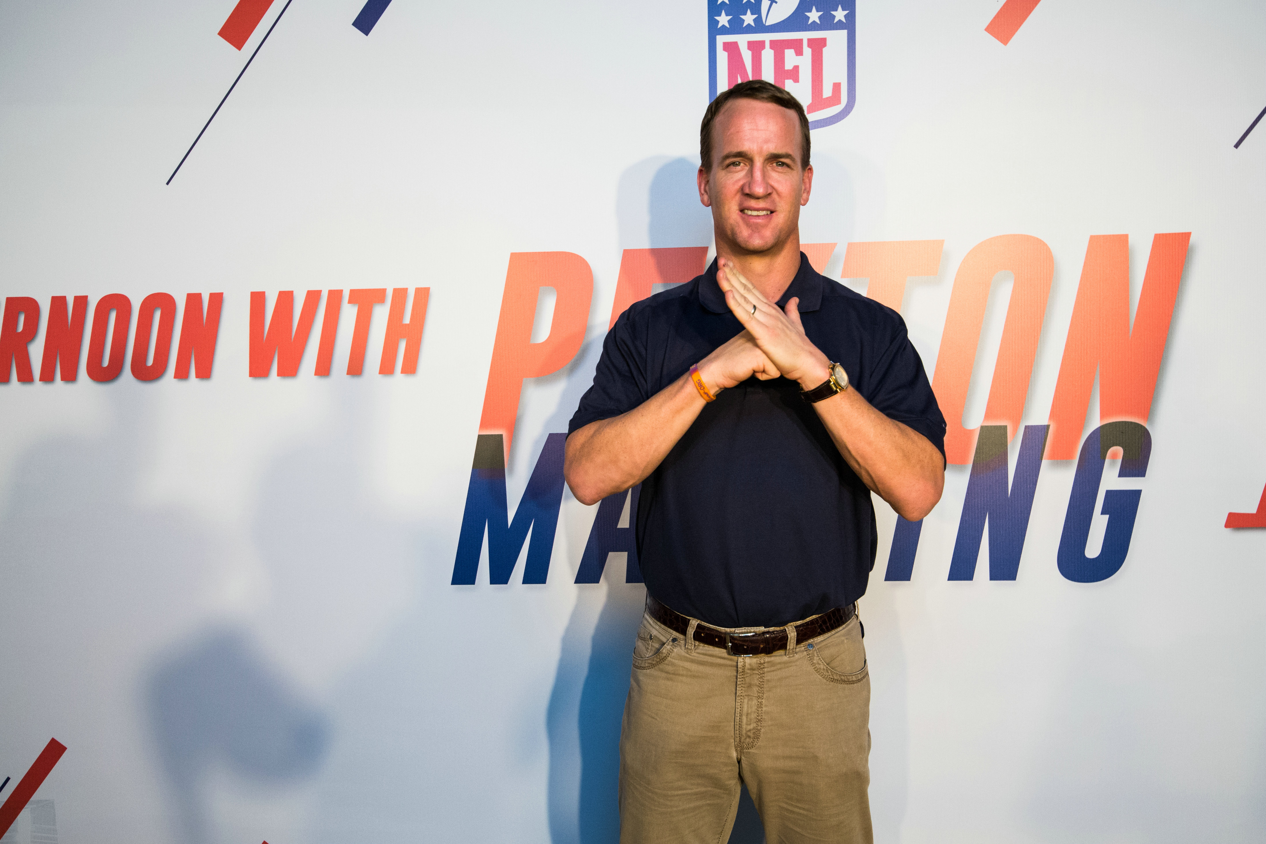 NFL名将佩顿-曼宁零距离互动中国球迷:关注就知橄榄球魅力无穷_虎扑综合体育新闻